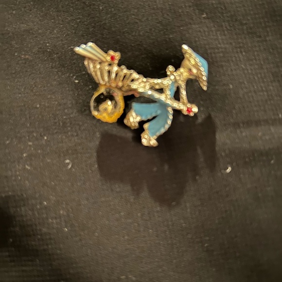 VTG Enamel Asian Man pulling cart brooch. Unsigned. - Picture 2 of 5